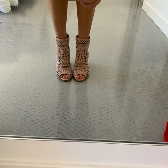 Angle strap heels - Picture 3 of 7